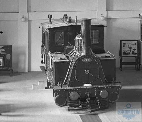 Locomotiva-001-Lespezi--expusa-impreuna-cu-vagonul-de-calatori-clasa-I-i-II-seria-AB.-00605.jpg
